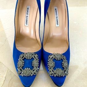 Blue Classic Manolo Blahnik pumps